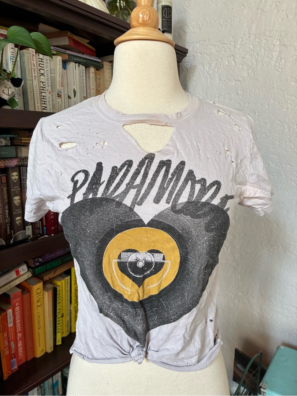 Super Distressed Cropped Vintage Paramore shirt XS
